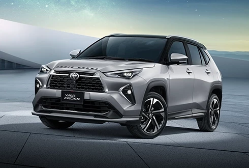 Yaris Cross ชุดแต่ง สีเงิน ล้ออัลลอยดีไซน์สปอร์ต มุมหน้า